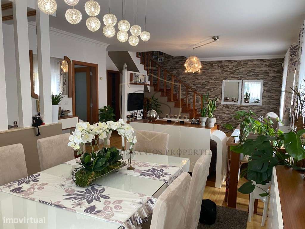 Moradia T3 + 1 Central com 2 Lugares de Garagem e Excelente Localiz... - Grande imagem: 3/19