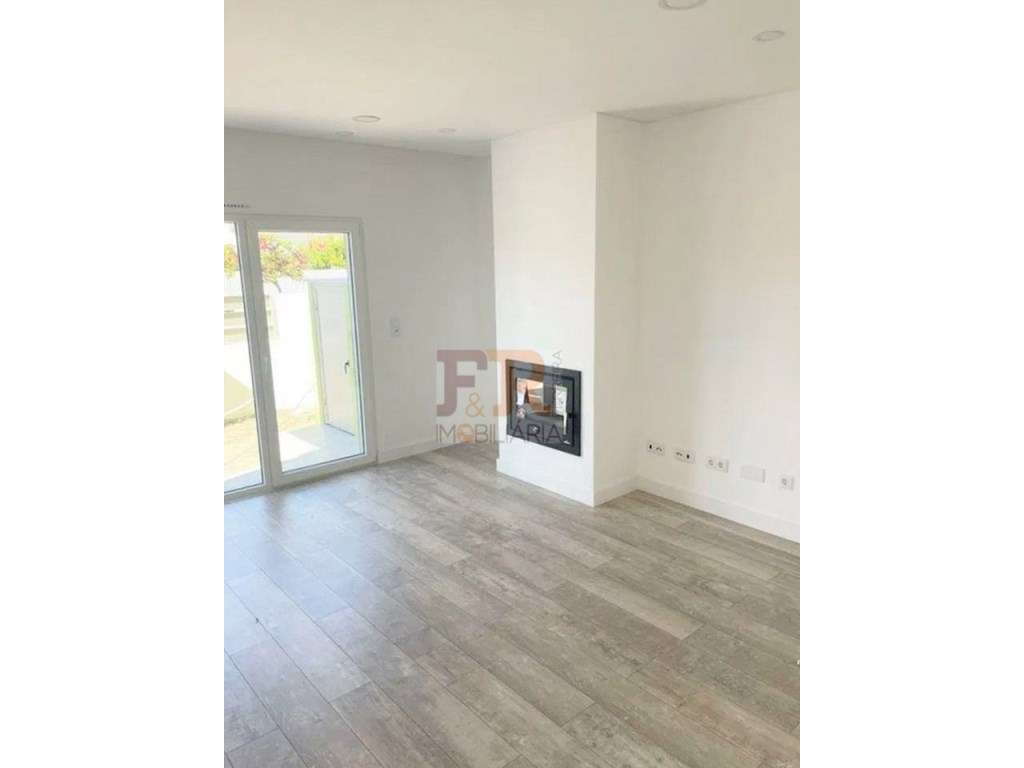 Moradia Isolada Térrea V3 com garagem inserida em zona privilegiada... - Grande imagem: 5/18