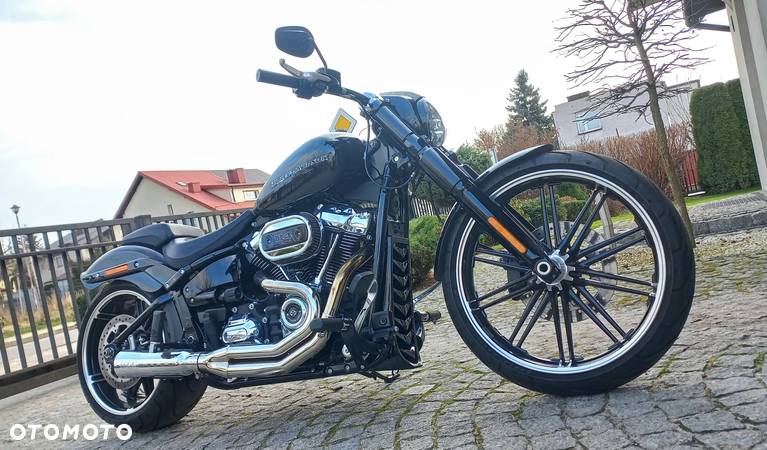 Harley-Davidson Softail Breakout - 10