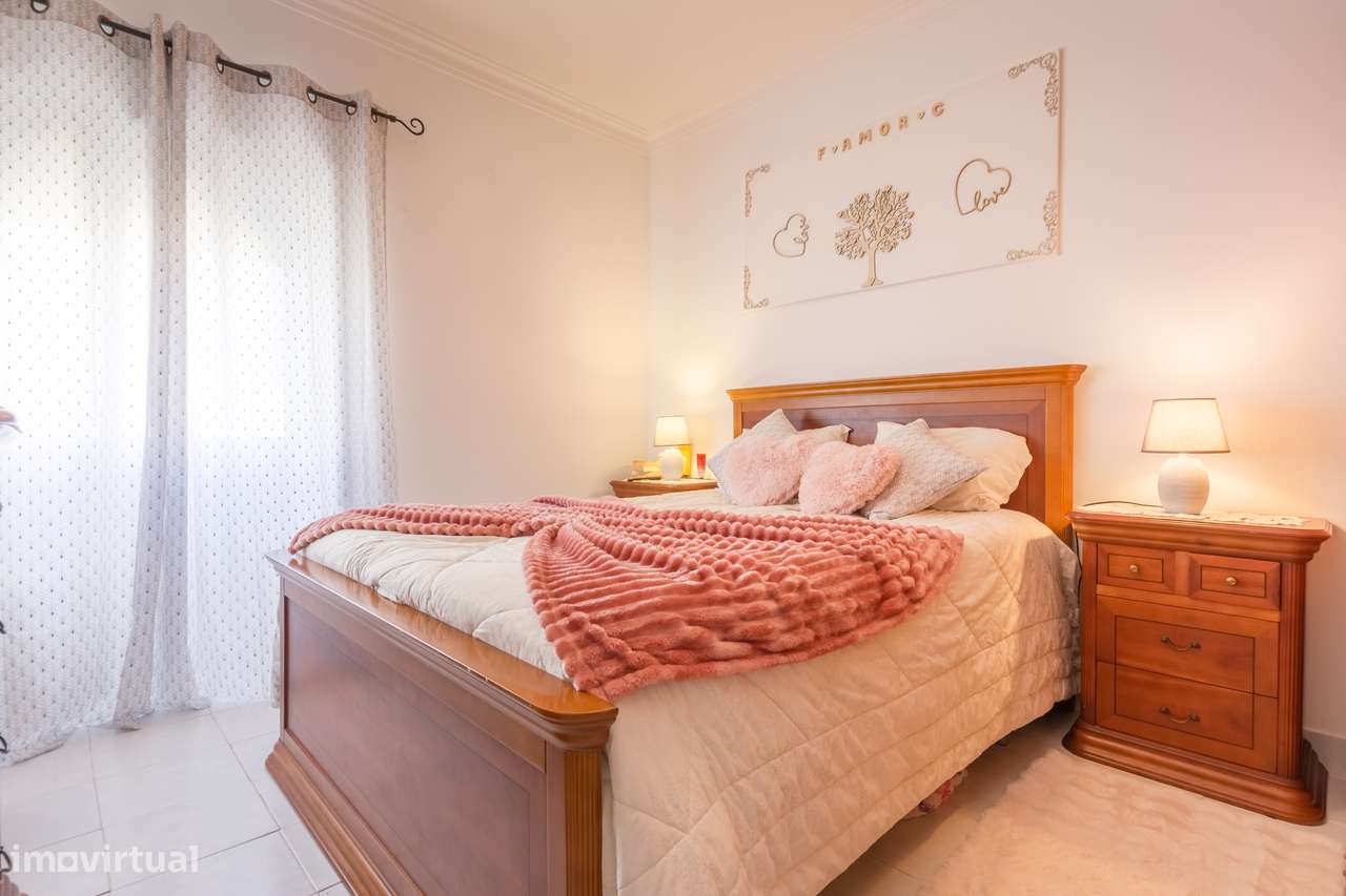 Apartamento T2 na Baixa Da Banheira na Rua do Mercado.-16