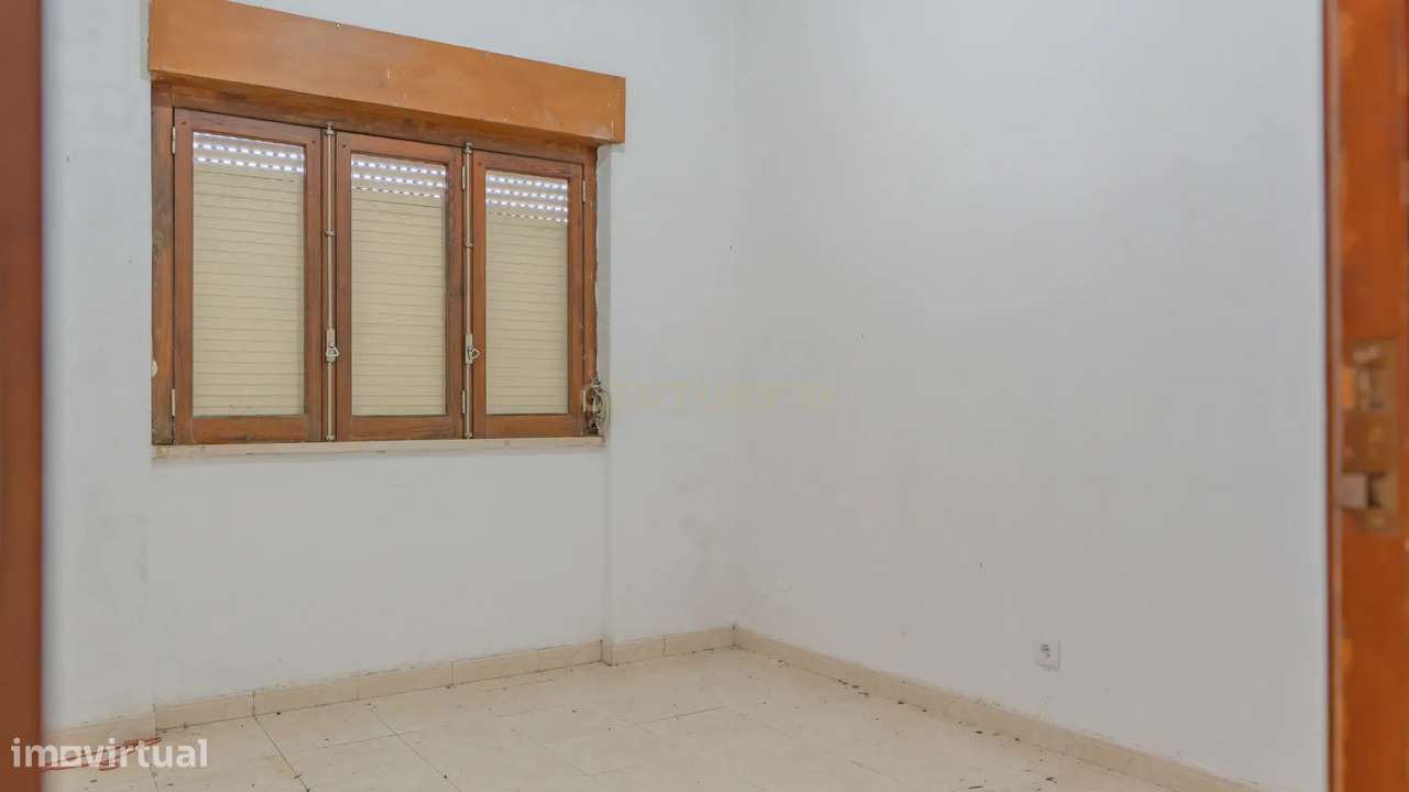Moradia Isolada com Terreno de 1041 m² – Um Mundo de Possibilidades!-37