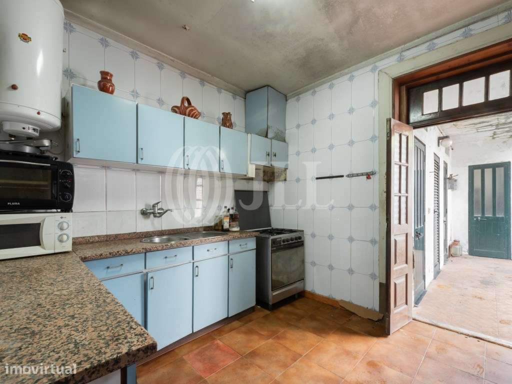 Prédio para reabilitação total, em Campanhã, Porto-9
