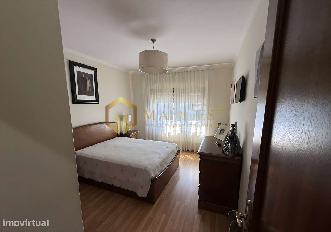 Apartamento T2 Renovado na Madalena com Garagem e Arrumos-19