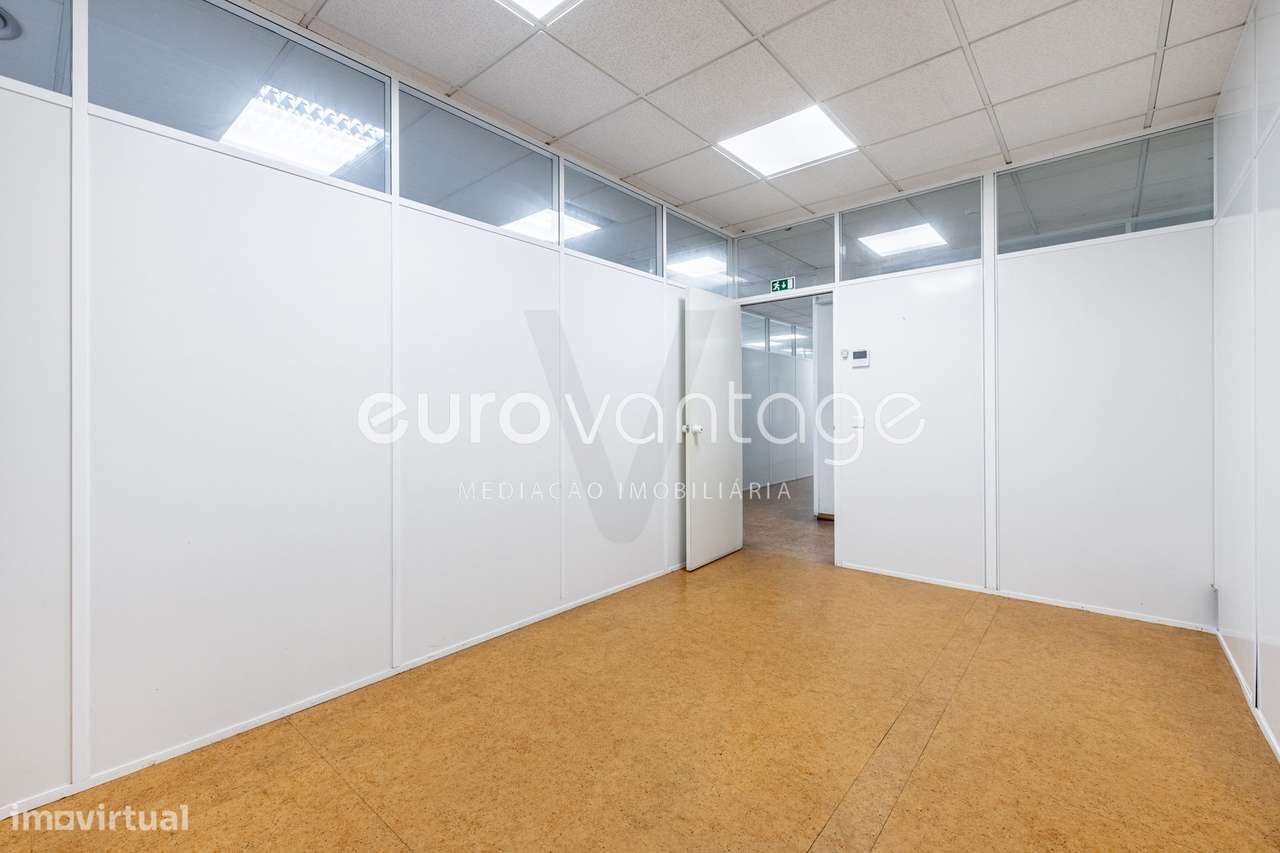 Espaço Comercial / Armazém com 700 m² a 5 minutos de Leiria-33