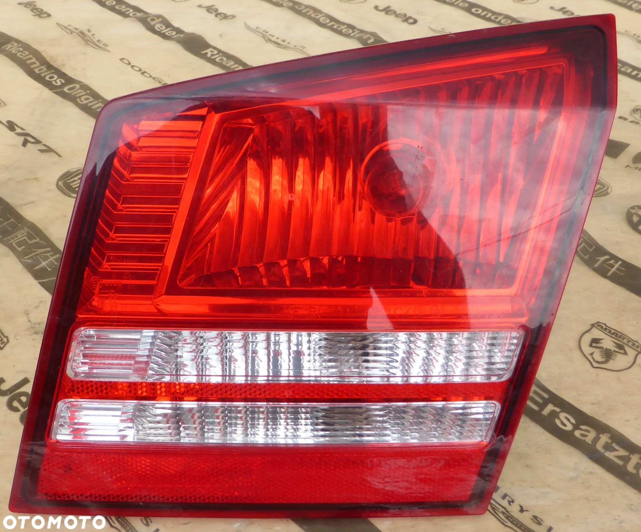 DODGE JOURNEY 04806369AB LAMPA W KLAPIE PRAWA - 1