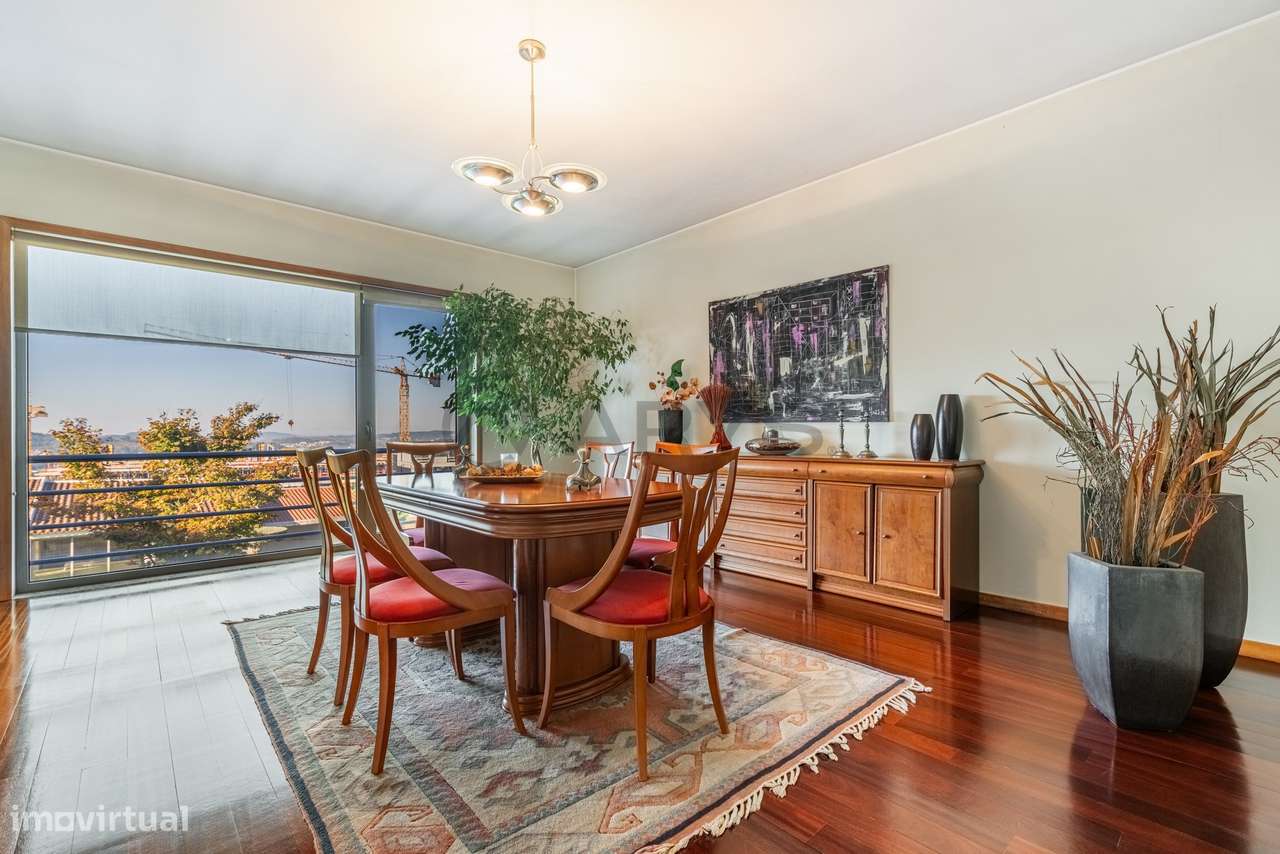 Moradia T4 com Piscina - Nogueira, Braga-9