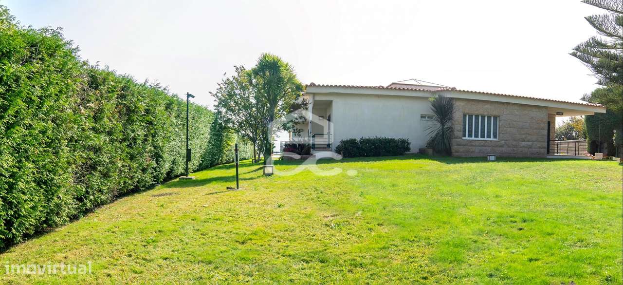 Moradia T6 com piscina e vistas-43