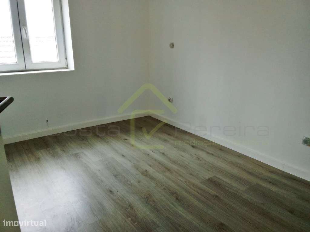 Moradia T3 Renovada com logradouro-3