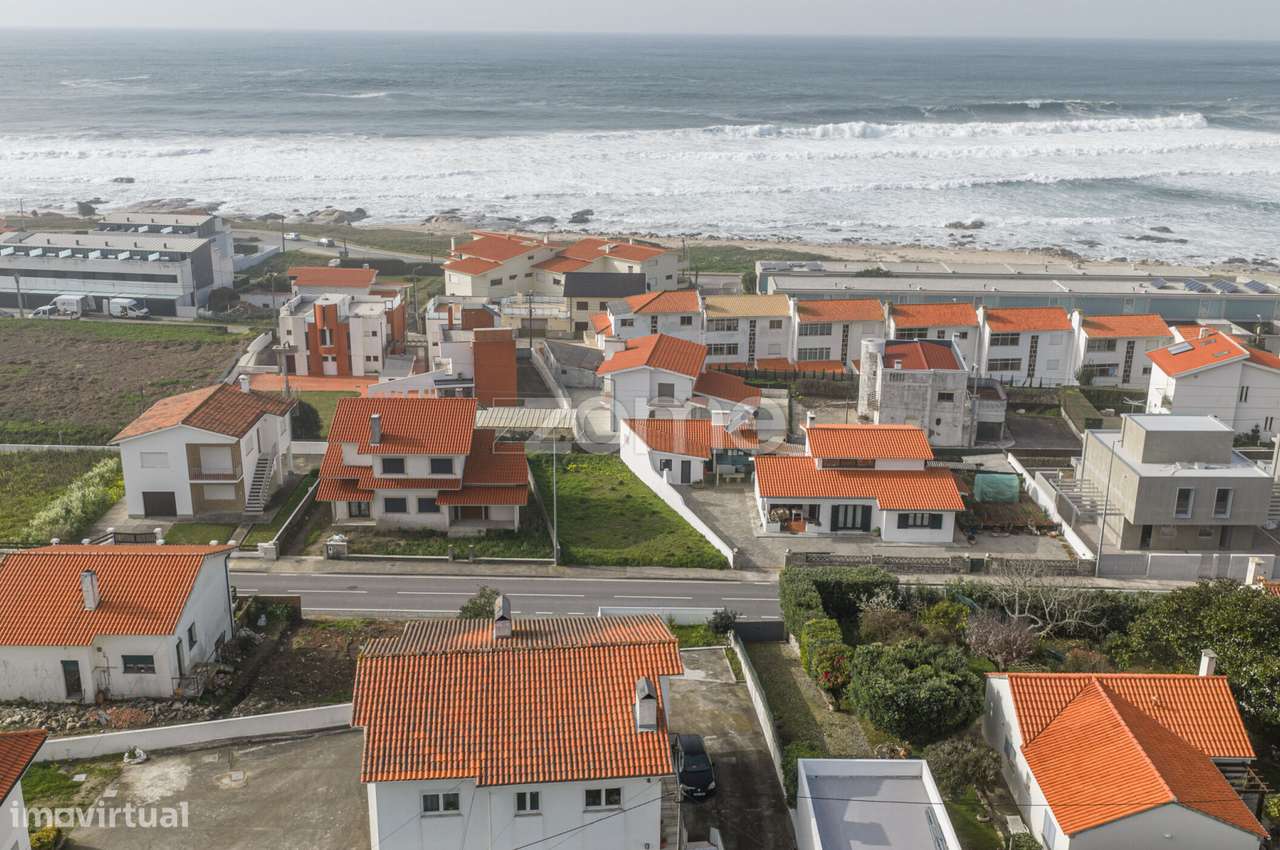 Terreno com 230 m2, 3ª linha de mar, praia de Moledo, Caminha