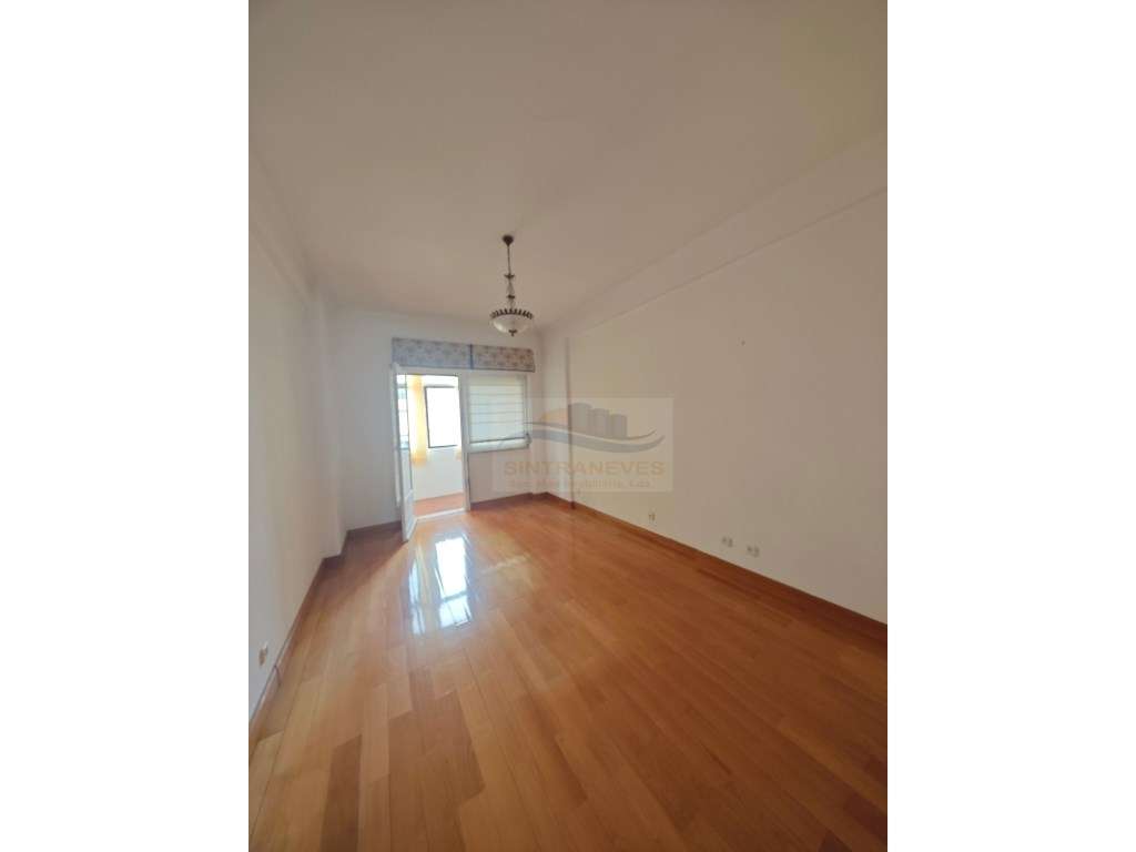 Magnífico T3 com excelentes áreas na Amadora - Grande imagem: 5/16