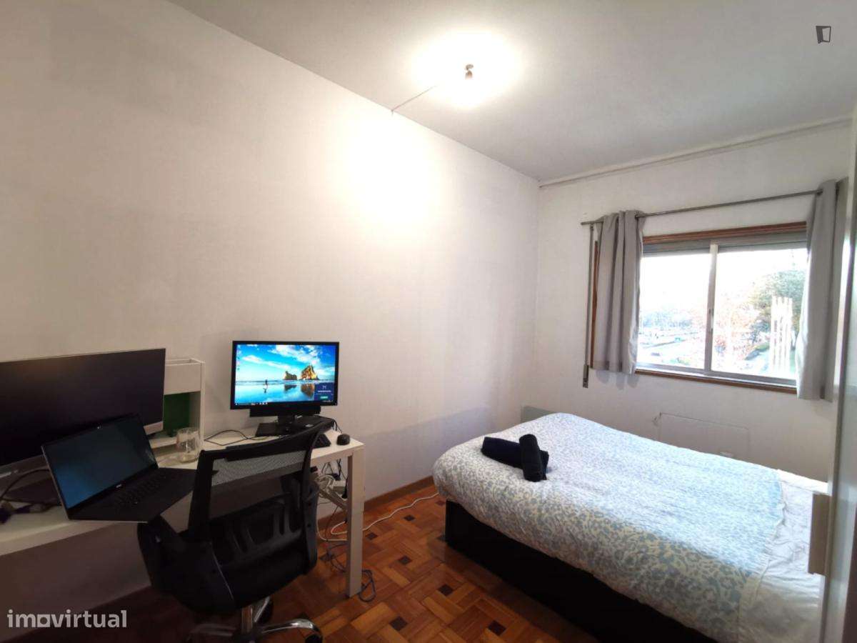 Quarto - localizado em Guimaraes - Grande imagem: 5/11
