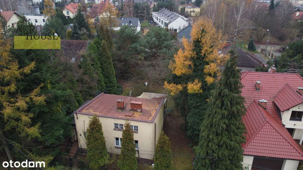 Niewielki domek na przepięknej kameralnej działce-4