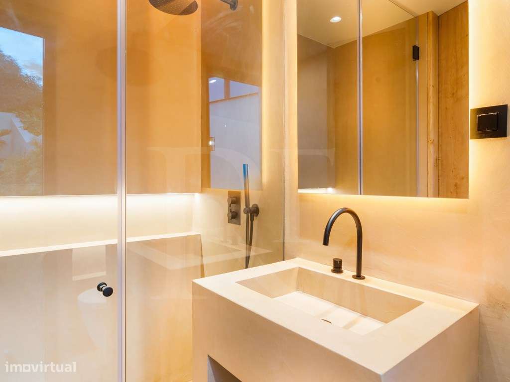Moradia T5 com acabamentos de luxo e vista panorâmicas sobre a Baia...-18