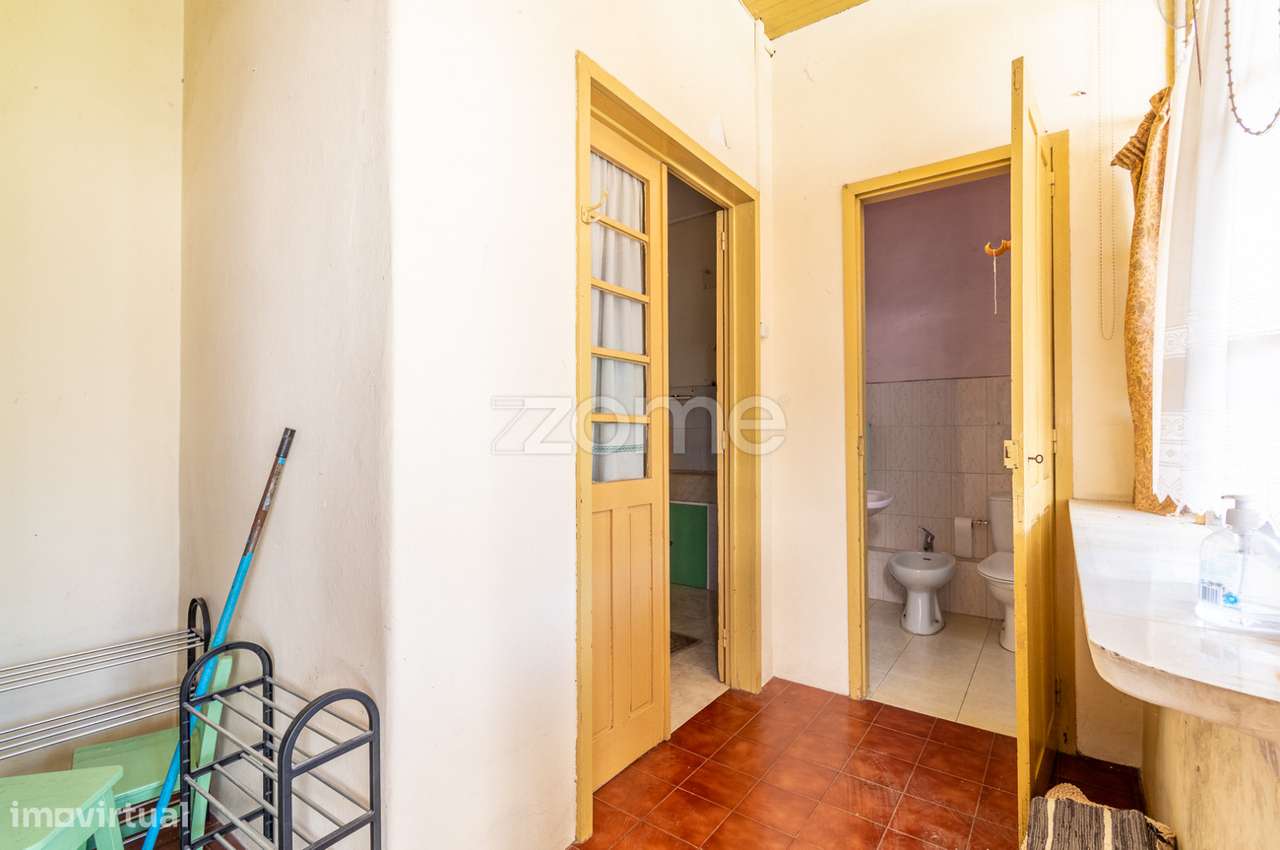 Moradia junto a Av. Fernão Magalhães - Reabilitar - Grande imagem: 2/40