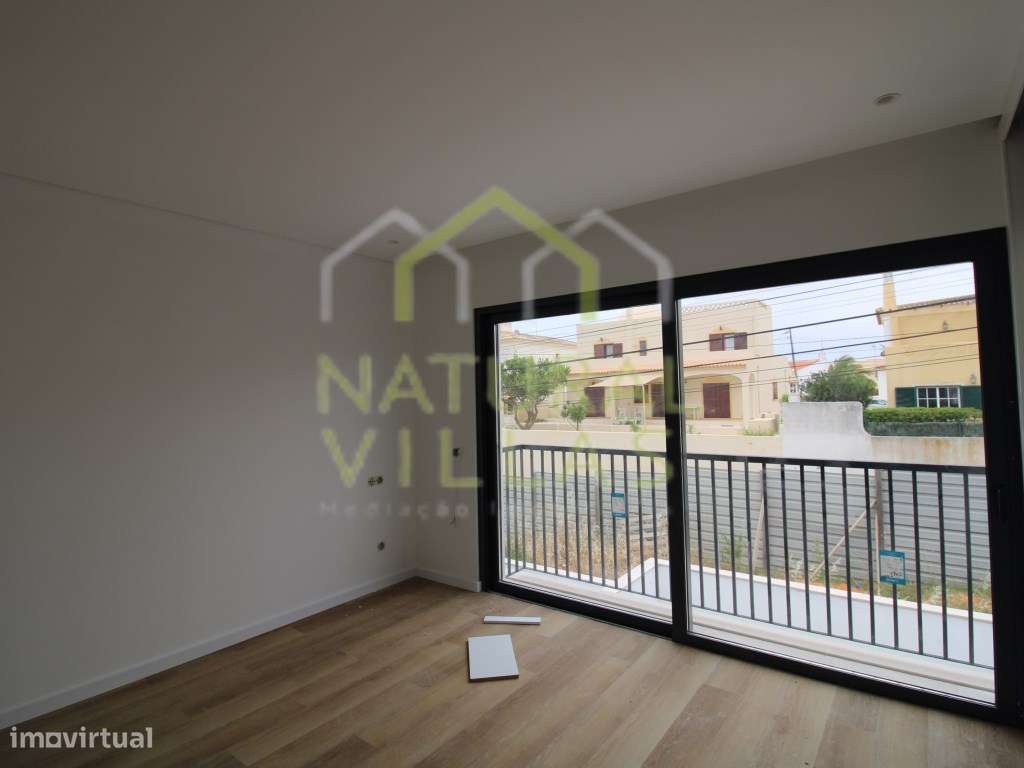 Moradia T3 em Construção, Armação de Pêra-6