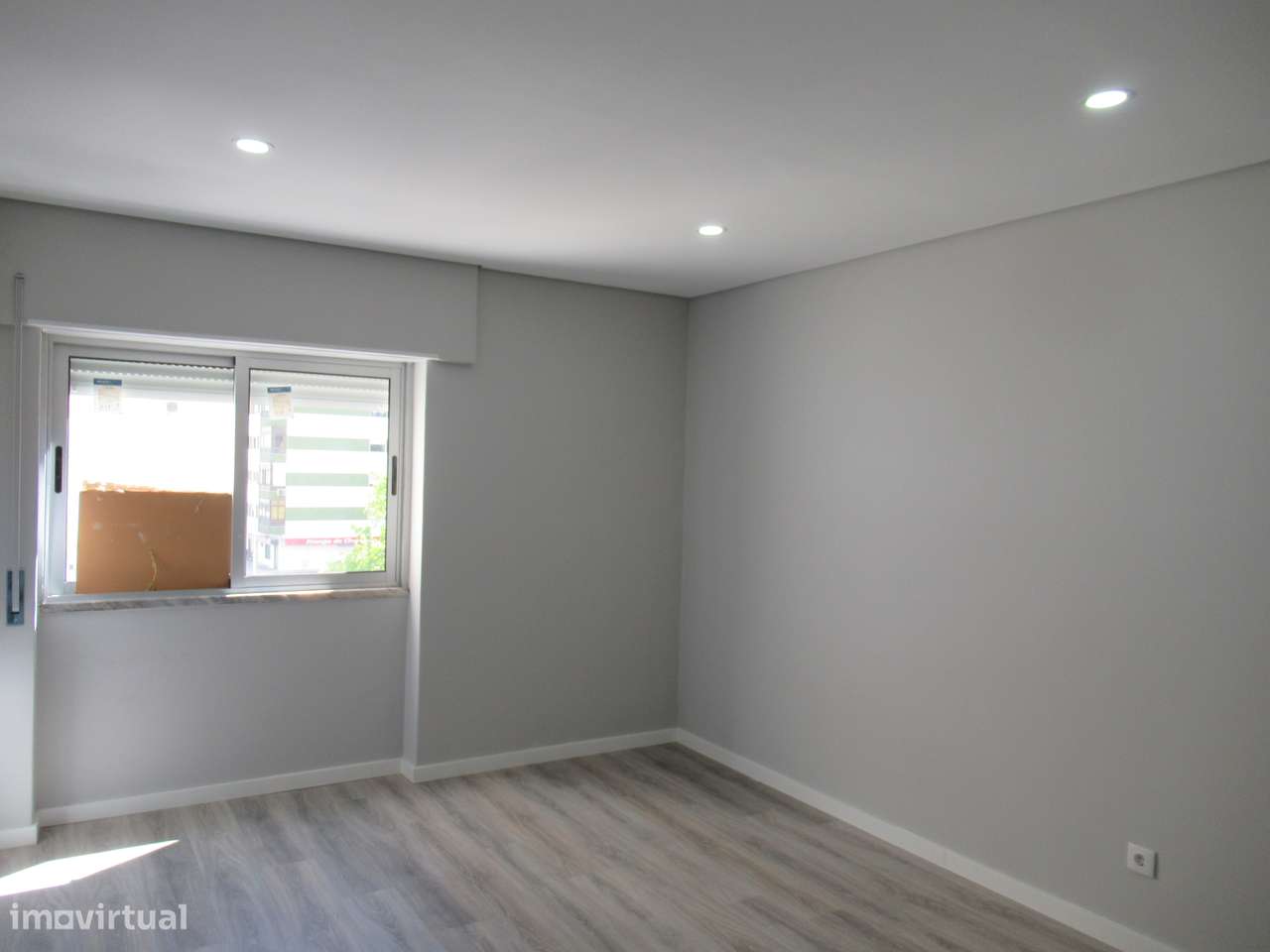 Apartamento T2 renovado na Amora, perto do rio-6