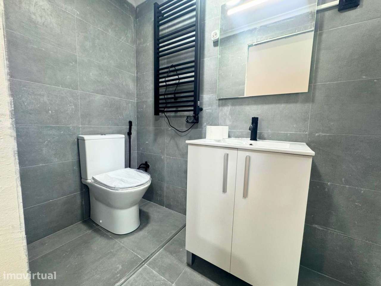 Apartamento T5 + 2 estúdios para venda em Santarém-14