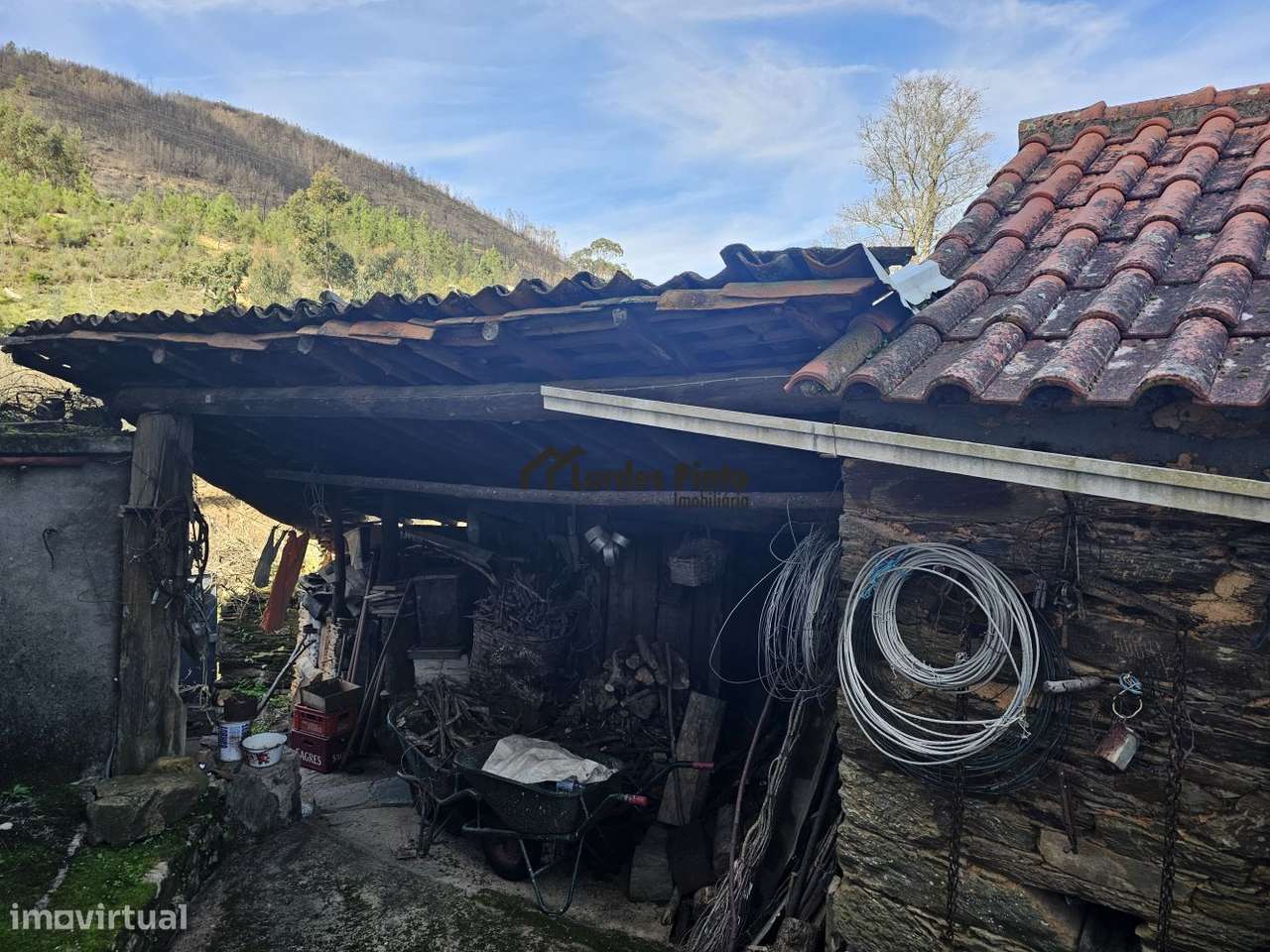 Duas moradias à beira da ribeira-21