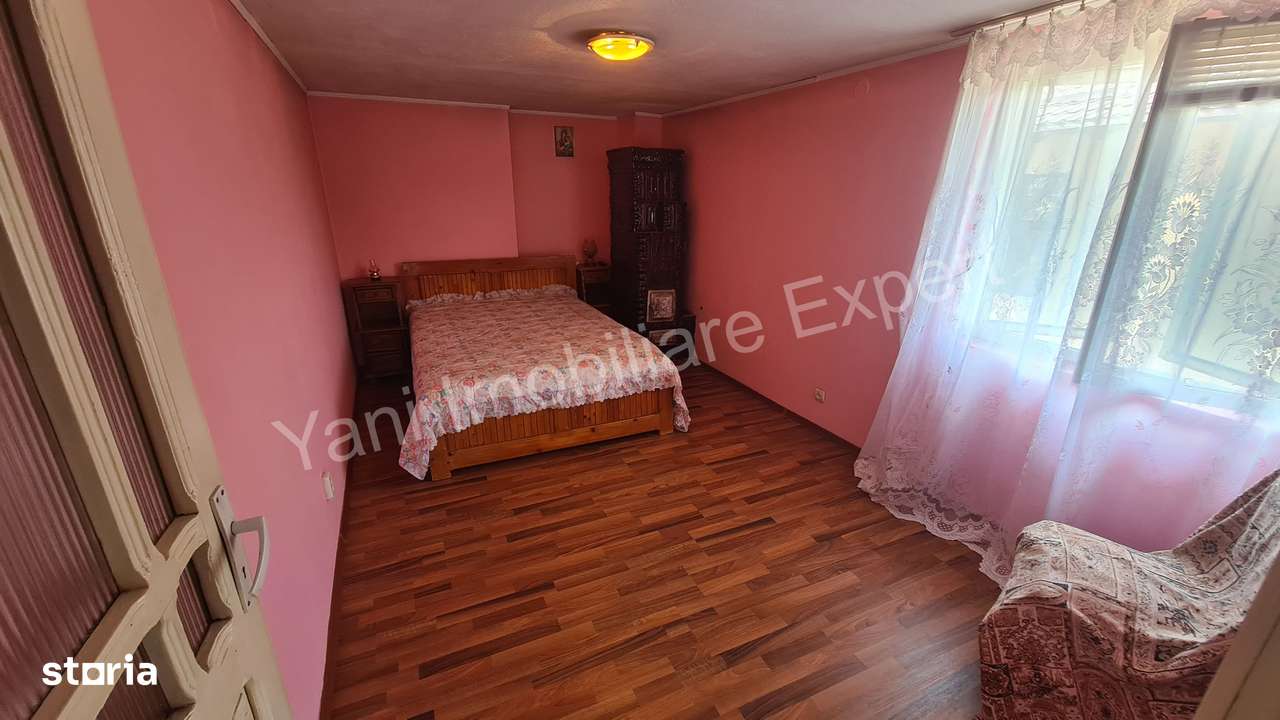 Casă de vânzare în comuna Albeștii de Argeș, județ Argeș. - Imagine principală: 5/20