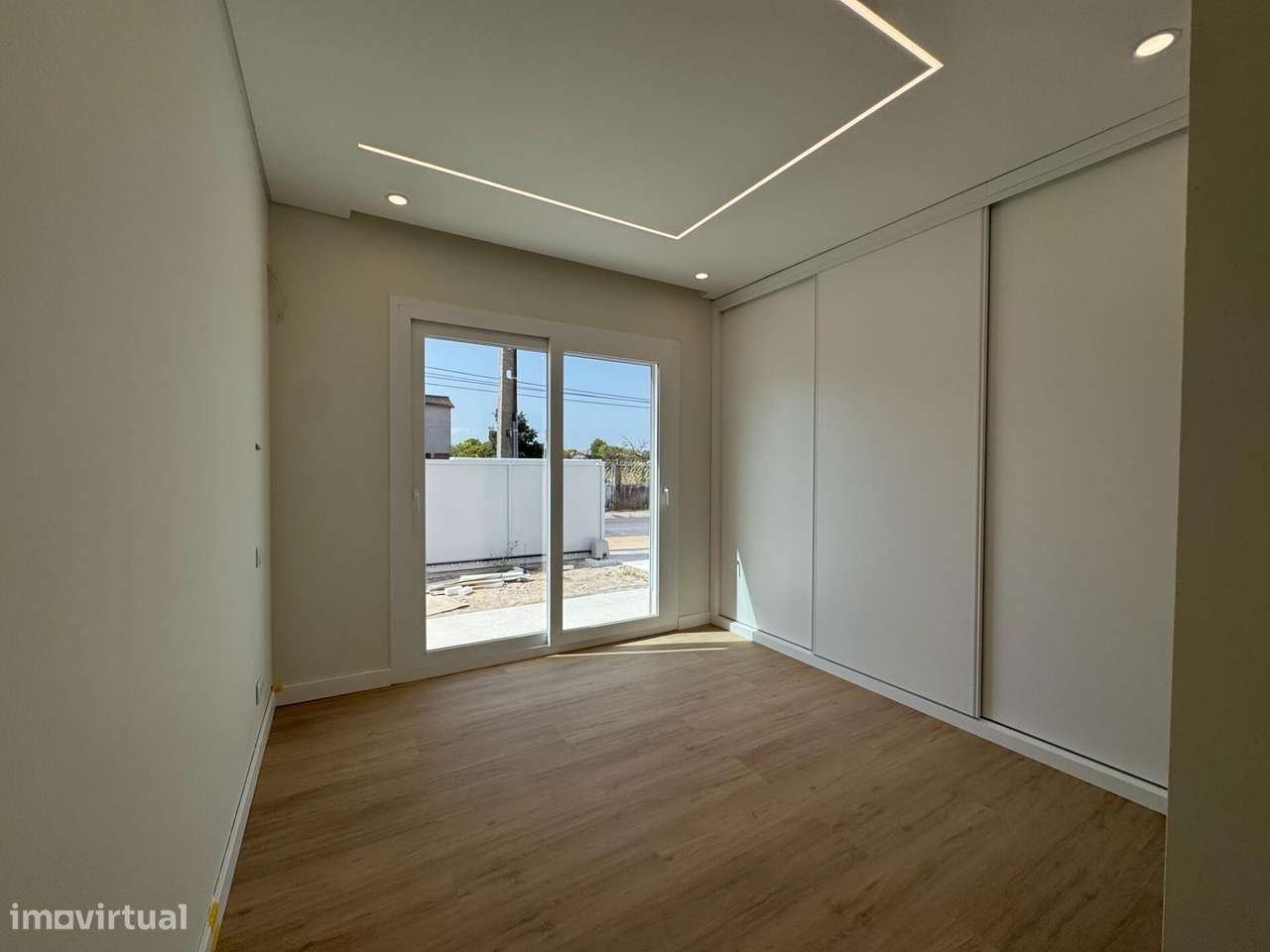 Nova Moradia T4 com Piscina na Vila de Azeitão-1