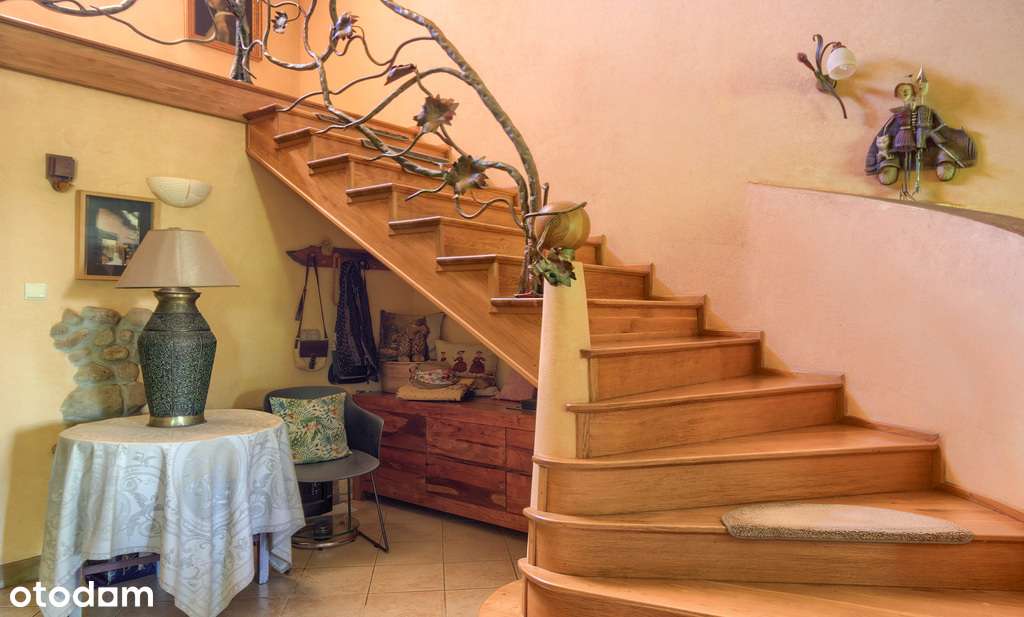 Włoska willa z dużym ogrodem i domem dla gości.-11