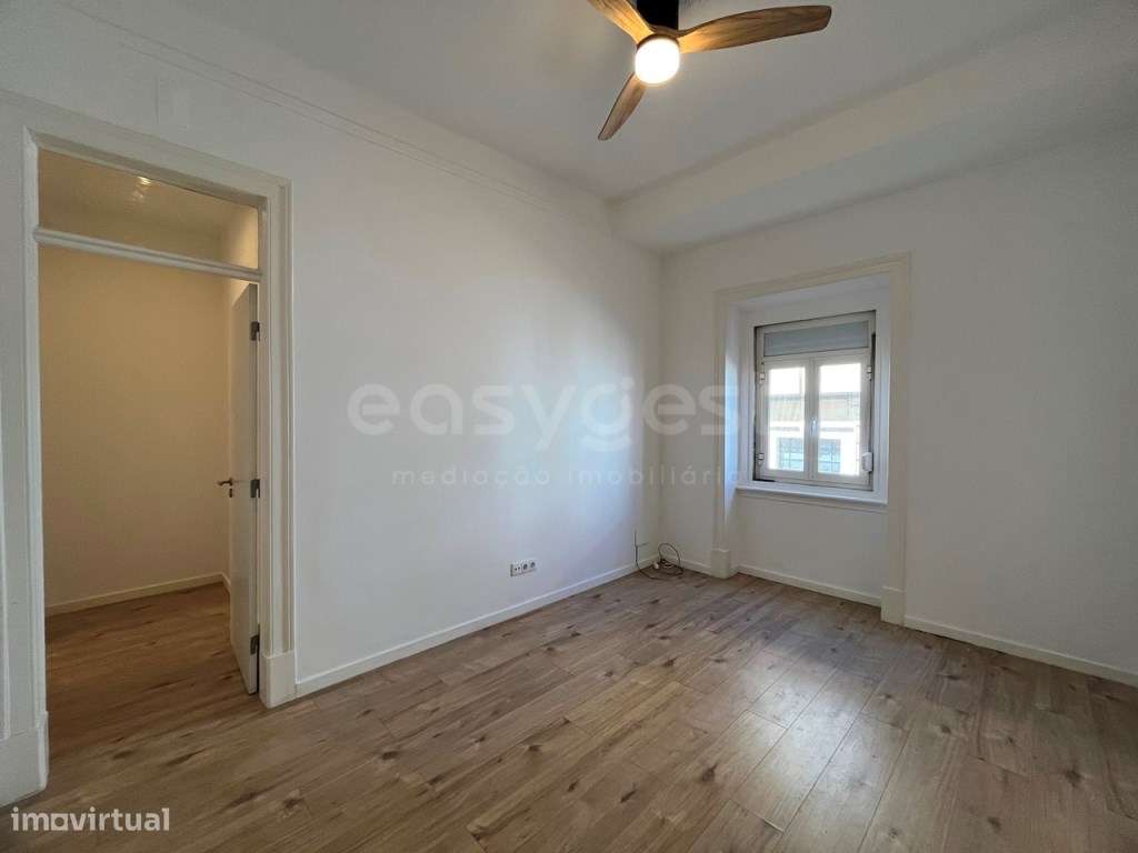 Apartamento T1 1 Remodelado Com Terraco Em Campo De Ourique Luz N