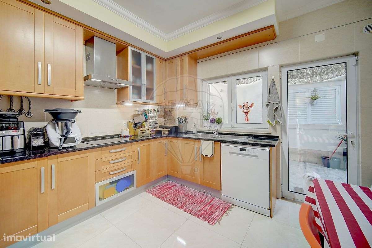 Moradia T4 para venda-5