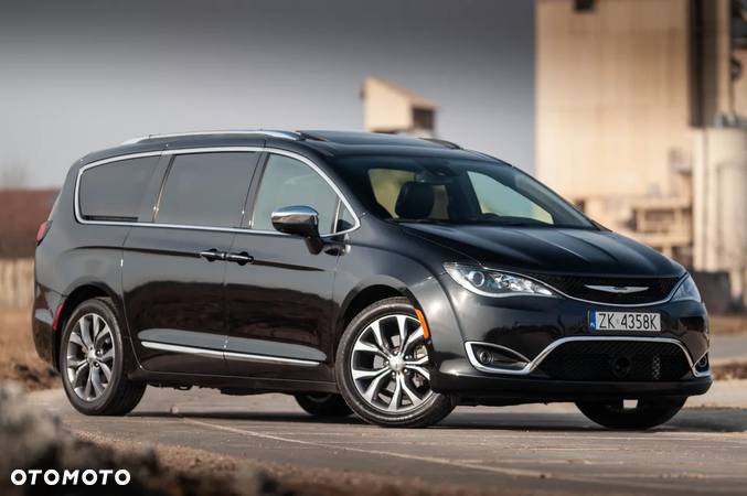 Chrysler Pacifica - 2