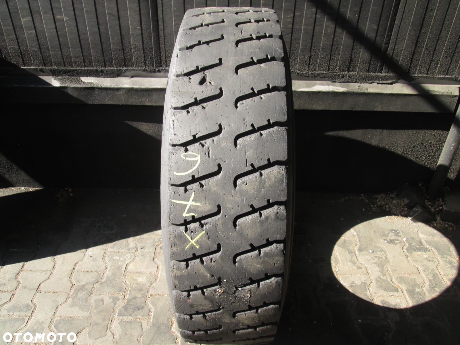 Opona ciężarowa 315/80R22.5 Goodyear CONTINENTAL HDC1 - 1