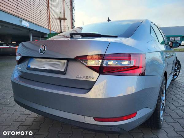 Skoda Superb 2.0 TDI DSG Sportline - 17