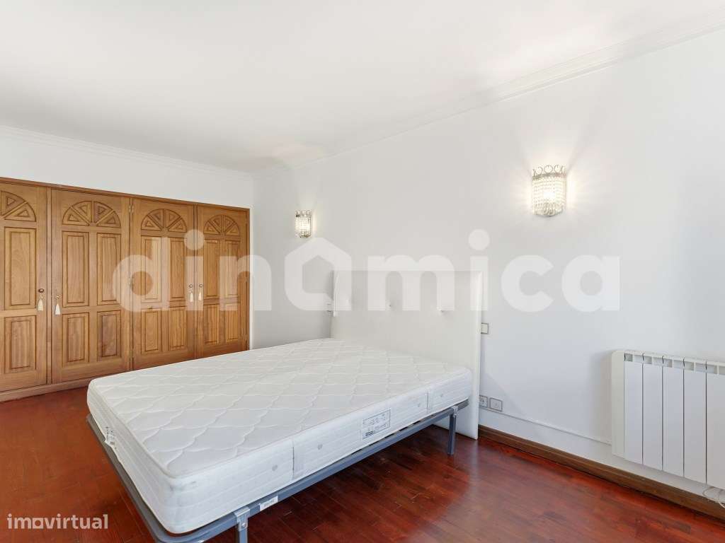 Apartamento T3+1 com 4 Frentes na Póvoa de Varzim - A 350m da Praia-25