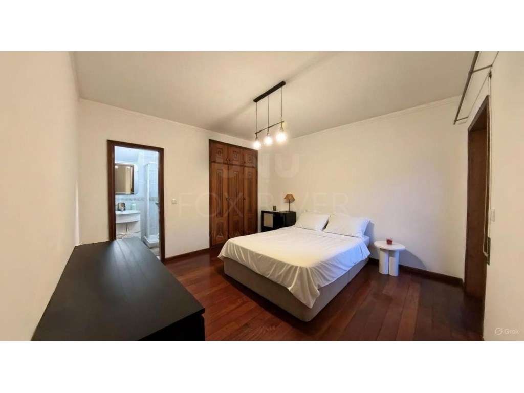 Moradia T4 Geminada na Meadela-12