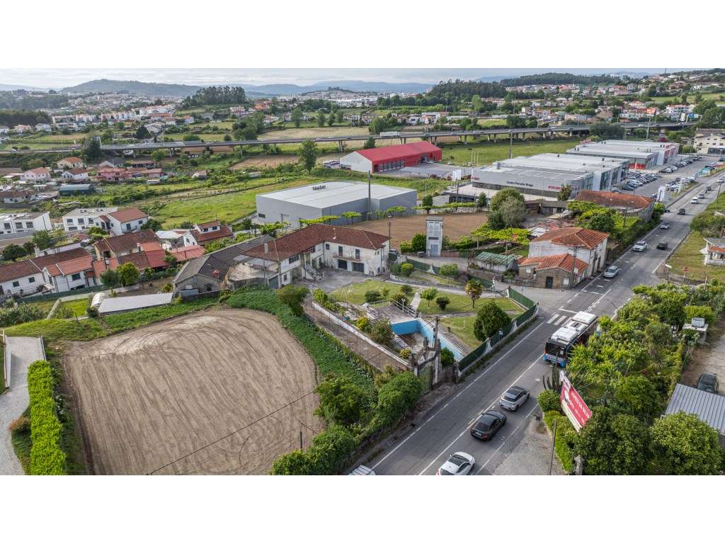 Propriedade Distinta com Piscina, Anexos, Poço de Água e Duas Fraçõ...-6