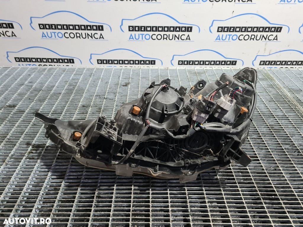 Far Dreapta Mitsubishi ASX 2010 - 2012 SUV 4 Usi (840) Cu lupă - 4