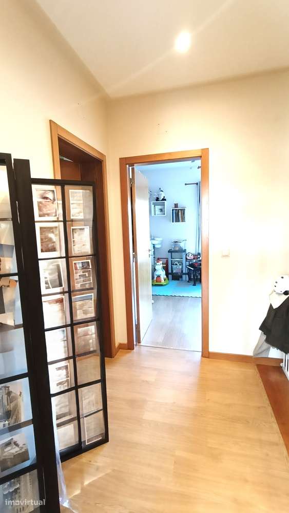 Moradia T3 em banda | 2 pisos e quintal, estimada | área  de 214m2-22