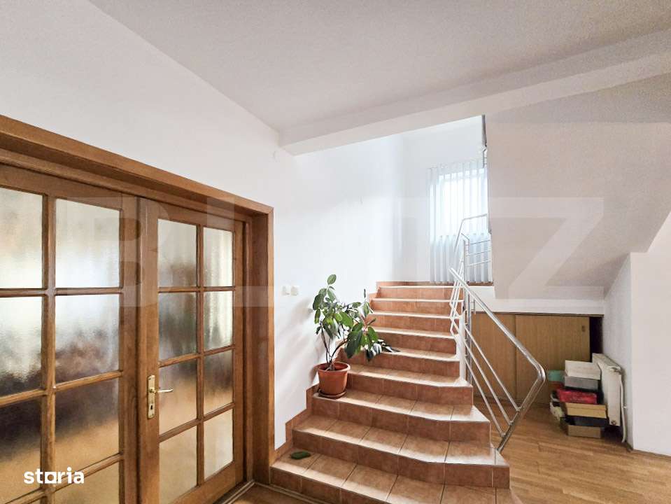 Oportunitate de investitie! Casa de vanzare, cu 8 camere, 382 mp, zona - Imagine principală: 3/13