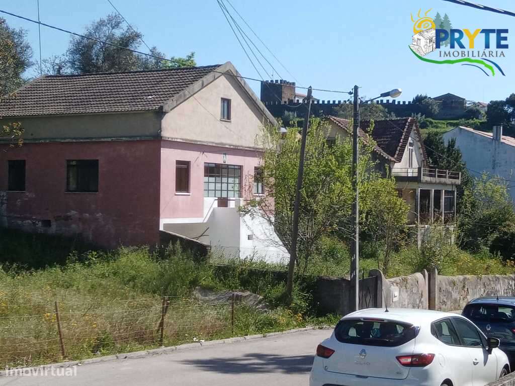 Moradia antiga parcialmente renovada situada próxima da Vila da Sertã - Grande imagem: 4/37
