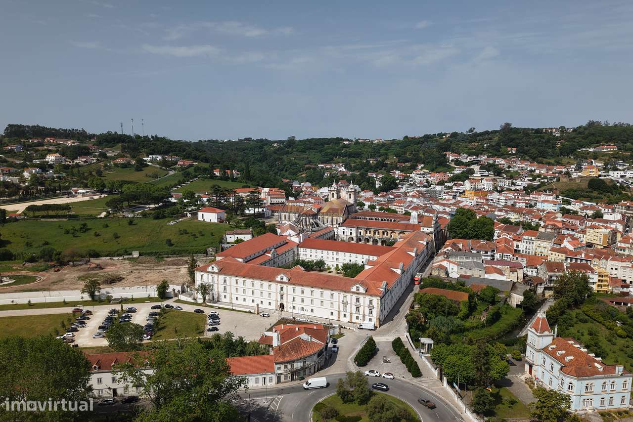 Apartamento T3 com Localização Premium no Centro de Alcobaça-18