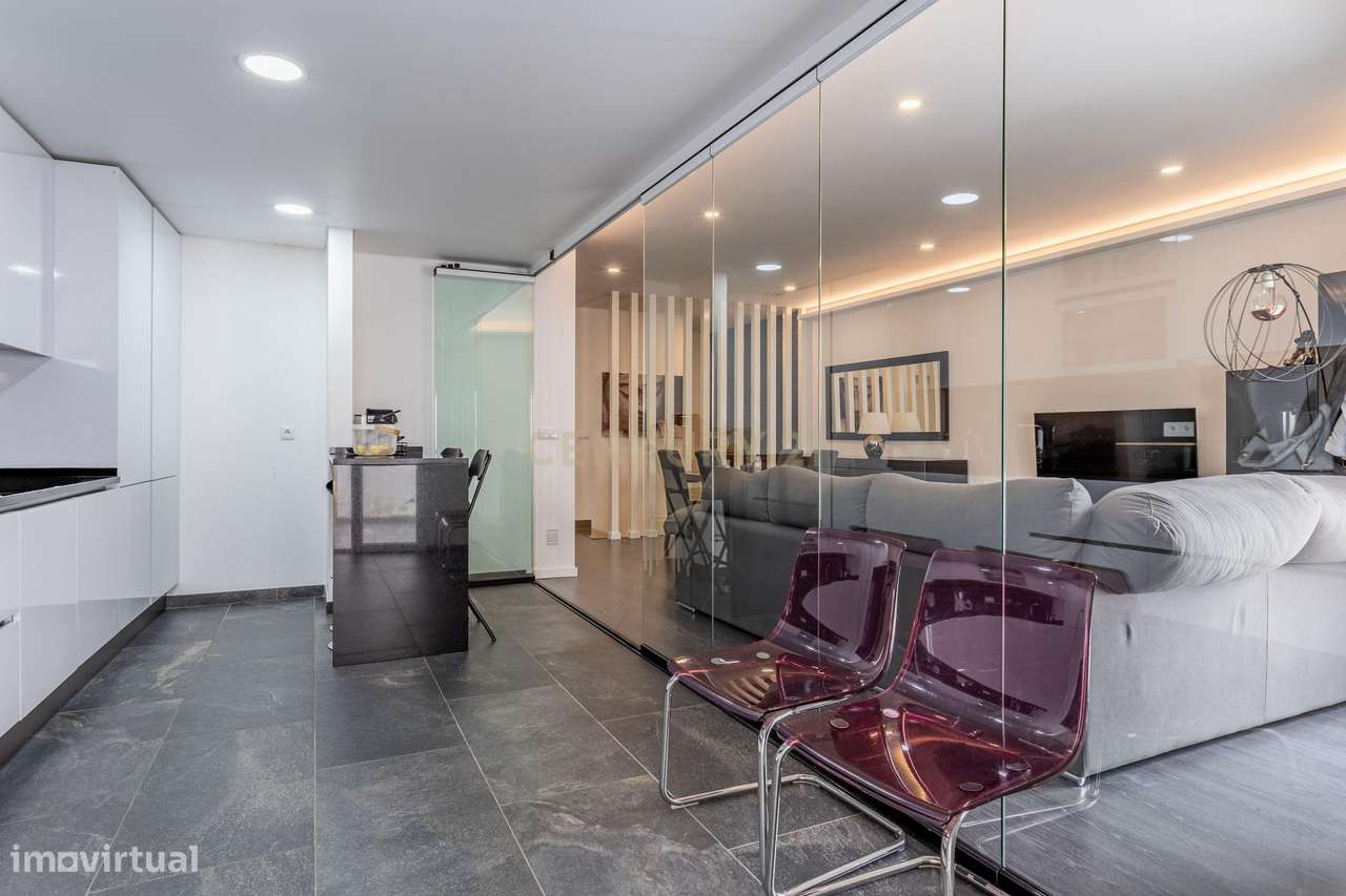 Procura espaço e conforto? Veja este T4 Duplex-8