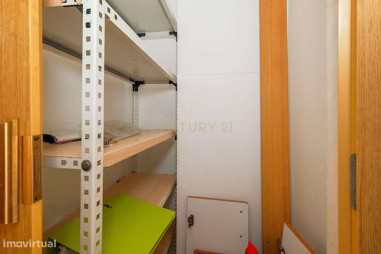 Apartamento T3 luminoso na Parede com varandas, garagem e arrecadação-21
