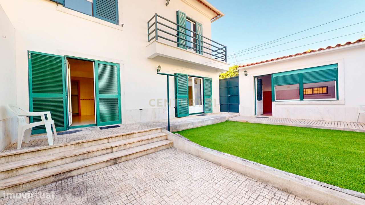 Moradia T4 em Alverca, com Jardim e Garagem-22