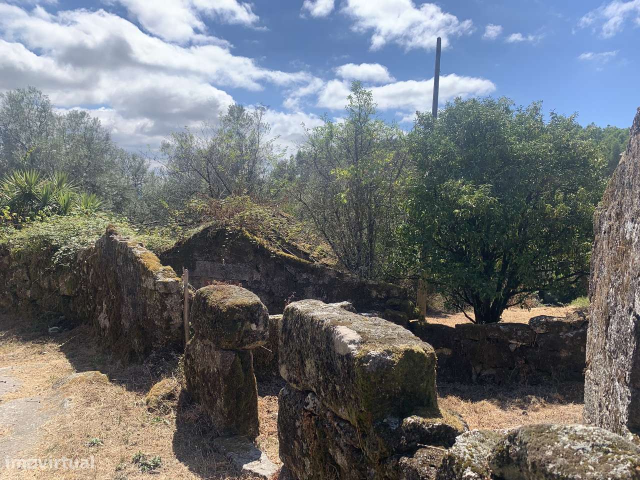 Terreno de 700m2 c/ Ruina-19