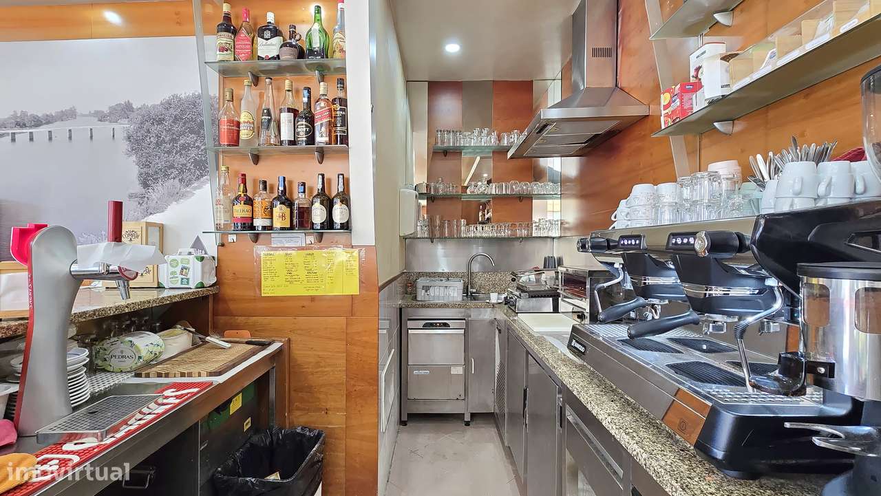 Amplo Espaço Comercial em Sarrazola – Cacia-6