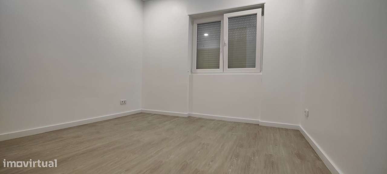 T-2 TOTALMENTE RENOVADO E EQUIPADO COM SUÍTE E CLOSET - RESERVADO --11