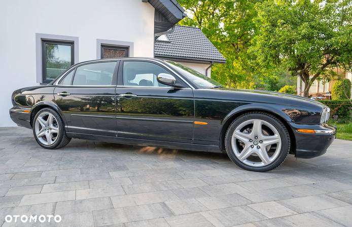 Jaguar XJ XJ8 4.2 LWB Sovereign - 2