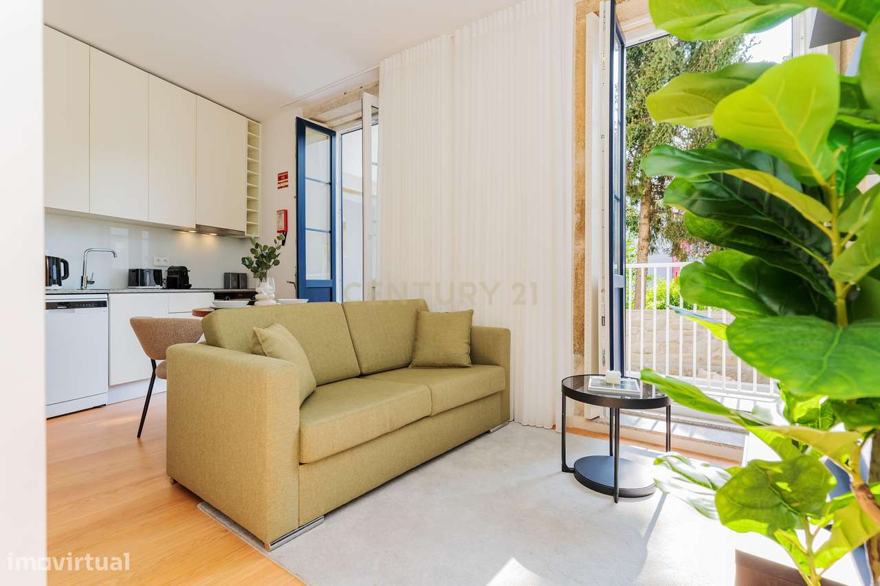 T0+1 com jardim exclusivo — silêncio e privacidade no centro do Porto - Grande imagem: 5/33