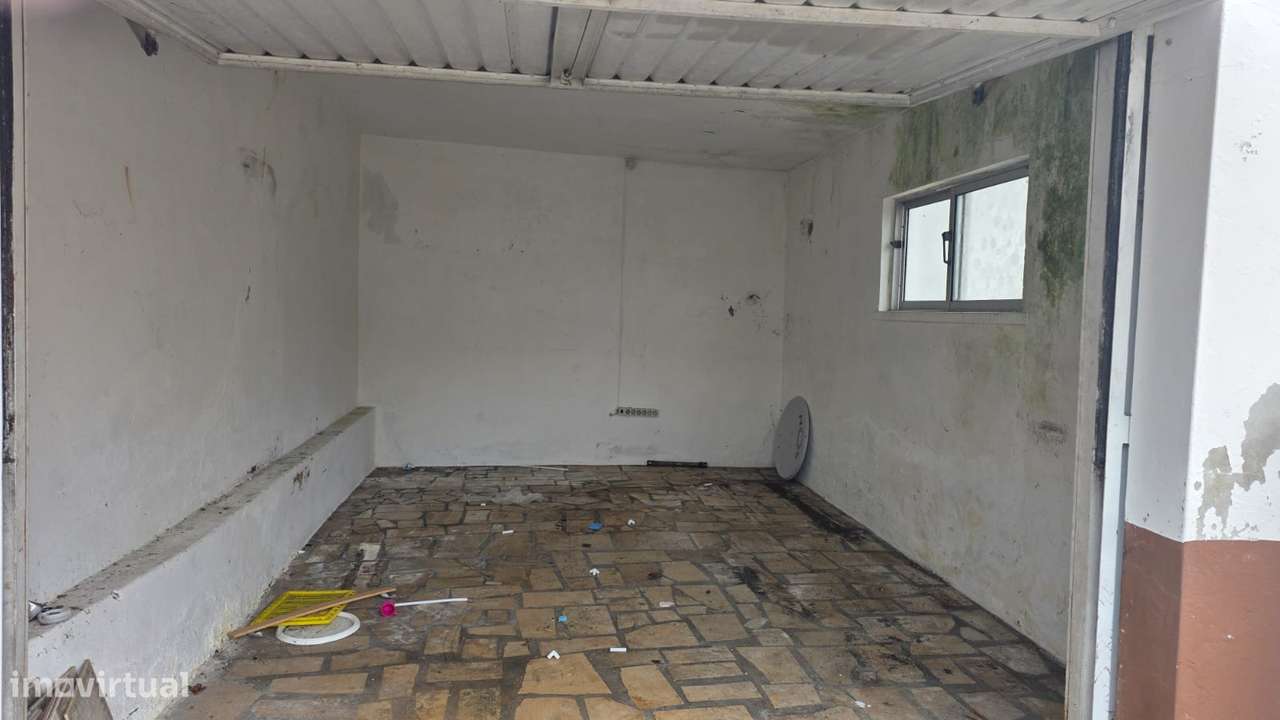 Moradia térrea T4, habitável, sem licença - M. Grande-25