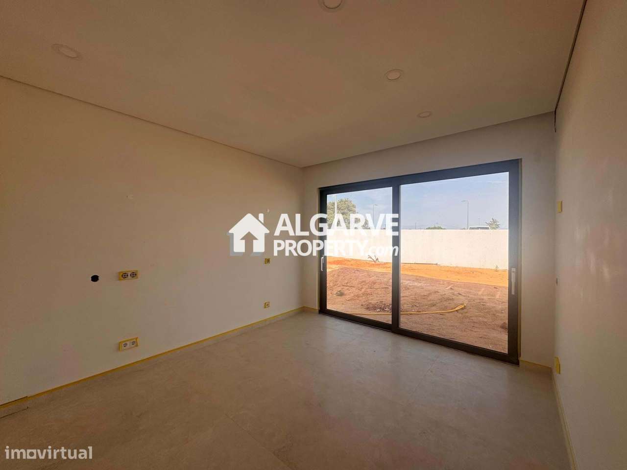 Moradia de Luxo T4 com Piscina e Vista Mar na Guia, Algarve-20