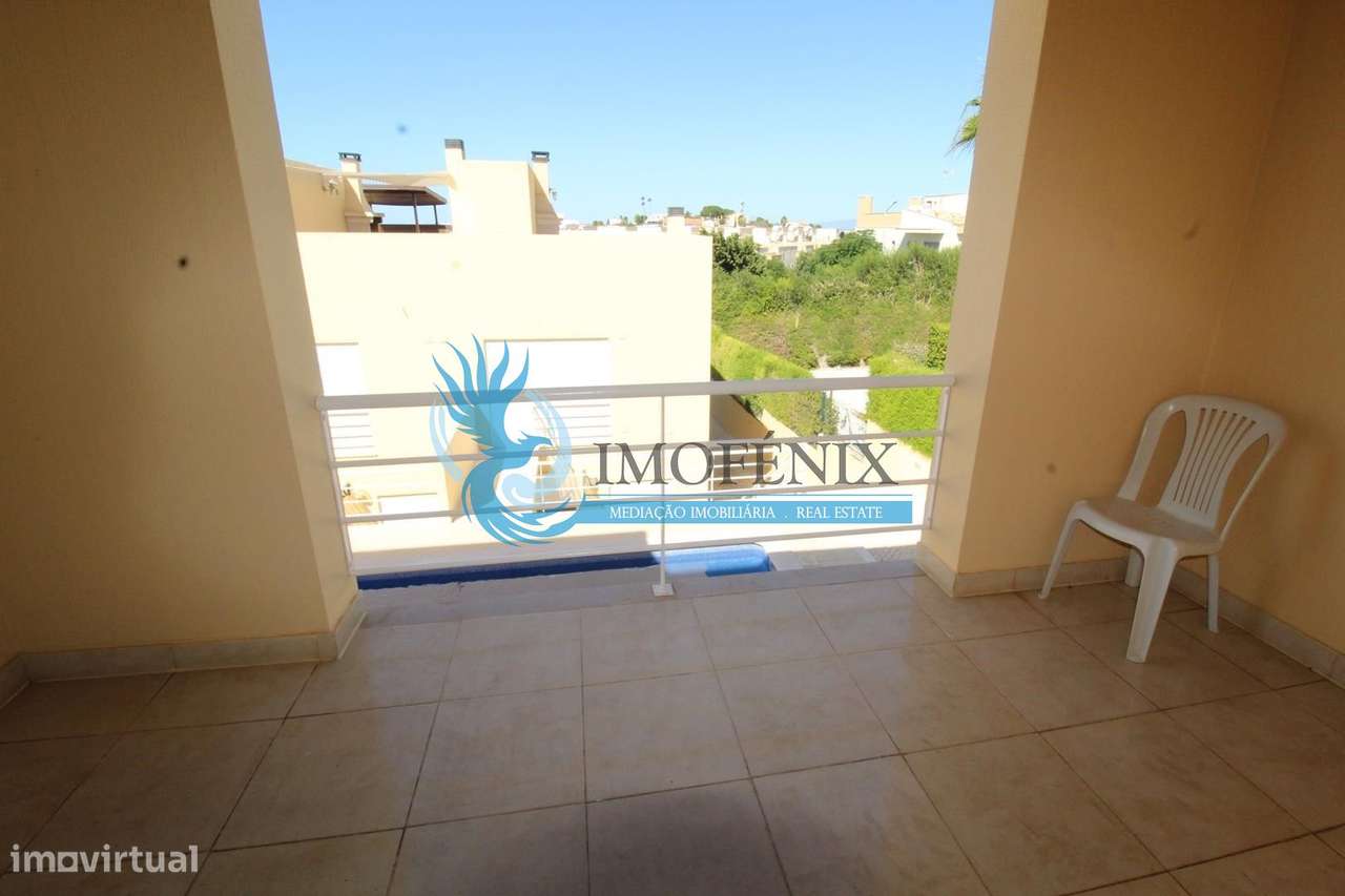 Moradia Geminada renovada T2+1 com piscina e garagem- Patroves- Albufe-24