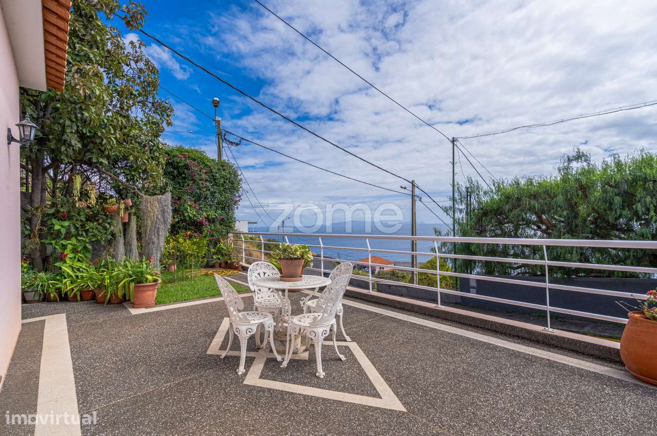Moradia T3 + 2 em Santa Cruz – Vista Mar, Jardim e Potencial Único! - Grande imagem: 3/37